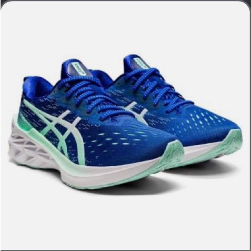 ASICS Women’s Novablast 2 Lapis Lazuli Blue size 9